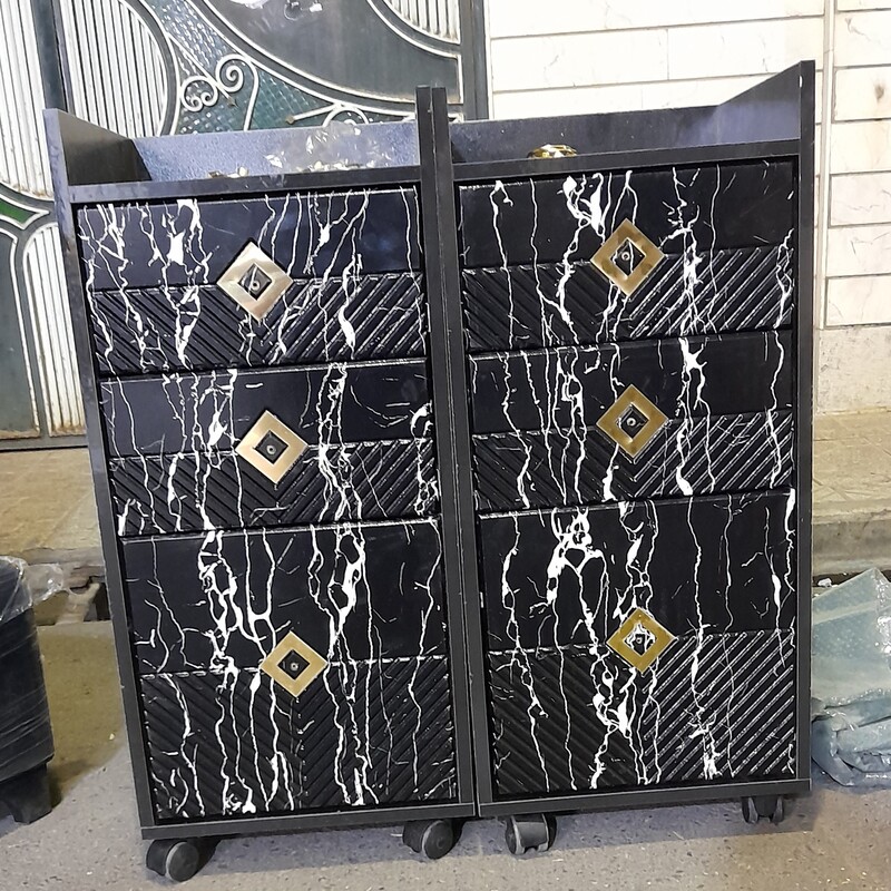 ترولی چوبی آرایشگاهی طرح سنگ مشکی سفید ارسال به سراسر ایران هزینه ارسال به عهده ی خود مشتری می باشد