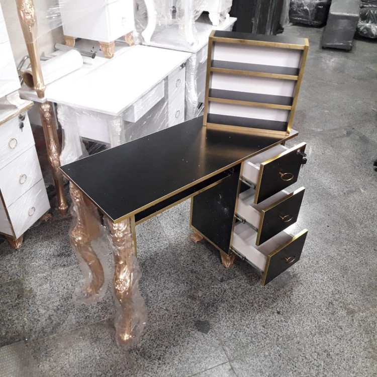 میز ناخن به همراه استندلاک دررنگ بندی سفید ومشکی هزینه ارسال درب منزل توسط مشتری پرداخت میشود