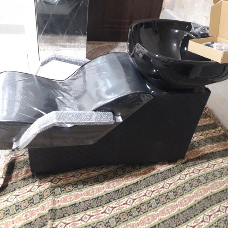 سرشور مبلی بدنه چرم دررنگ بندی متنوع چرم همراه باشیرآلات وسنگ هزینه ارسال درب منزل توسط مشتری پرداخت میشود