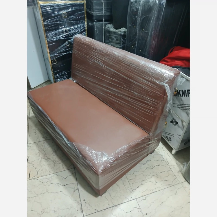 مبل گیم نت سه نفره باکیفیت بابهترین کیفیت چرم وپارچه دررنگ بندی متنوع هزینه ارسال به صورت پس کرایه به عهده مشتری میباشد