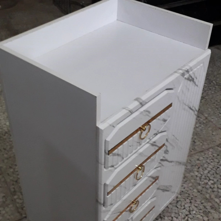 ترولی چرخدار وکیوم دررنگ بندی سفید ومشکی هزینه ارسال درب منزل توسط مشتری پرداخت میشود