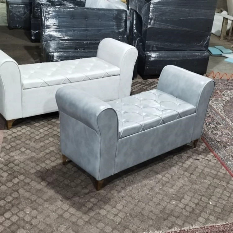 پاف لاوست جکدار شیک وباکیفیت پایه طلایی دررنگ بندی متنوع پارچه هزینه ارسال به عهده مشتری درب منزل پرداخت میشود