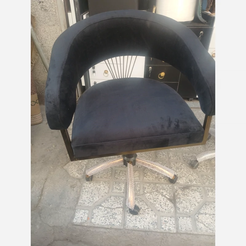 صندلی آرایشگاهی چرخدار مدل سزاز دررنگ بندی متنوع پارچه وچرم هزینه ارسال درب منزل توسط مشتری پرداخت میشود