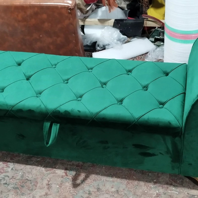 پاف لاوست سه نفره شیک پایه فلزی طلایی باکسدار جکدار دررنگ بندی متنوع پارچه هزینه ارسال درب منزل توسط مشتری پرداخت میشود