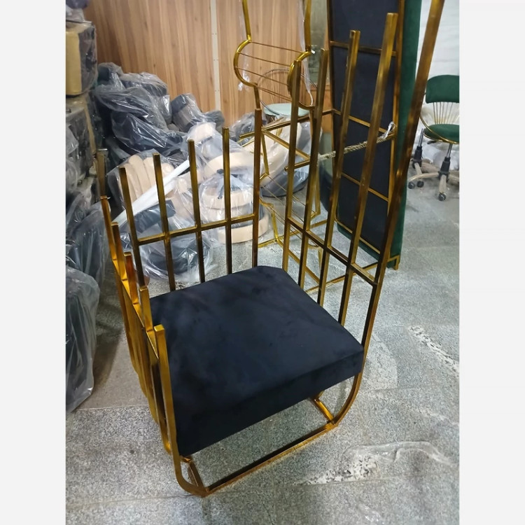 صندلی شاه نشین طلایی و نقره ای دررنگ بندی پارچه وچرم تشک هزینه ارسال درب منزل توسط مشتری پرداخت میشود