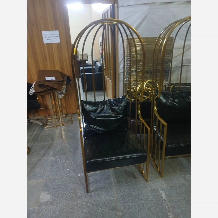 صندلی شاه نشین طلایی و نقره ای دررنگ بندی پارچه وچرم تشک هزینه ارسال درب منزل توسط مشتری پرداخت میشود